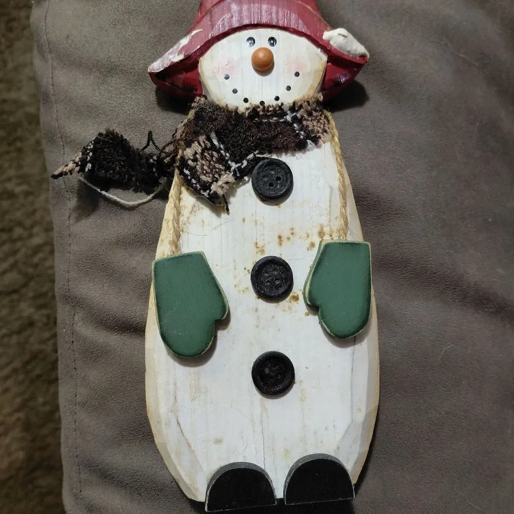 Darice Wood Red-Hat Snowman with Green Mitts Holiday Decor